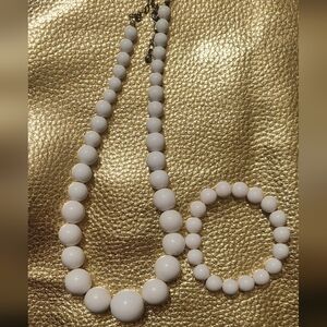White Bead Necklace and stretch bracelet set.